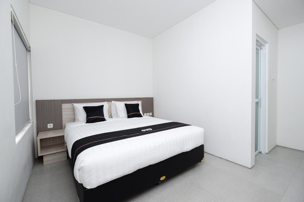 Oyo 2298 Jebres House Syariah Hotel Solo Eksteriør billede
