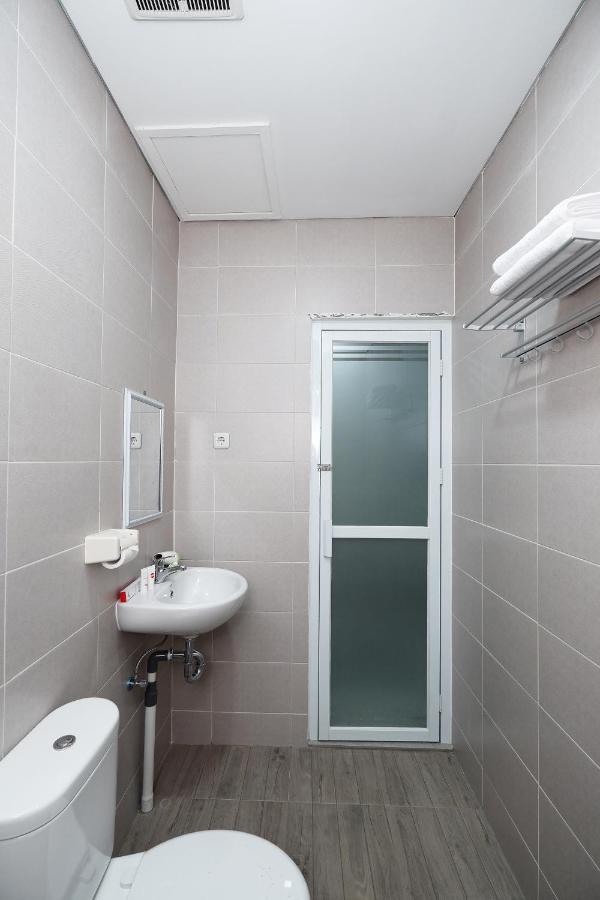 Oyo 2298 Jebres House Syariah Hotel Solo Eksteriør billede