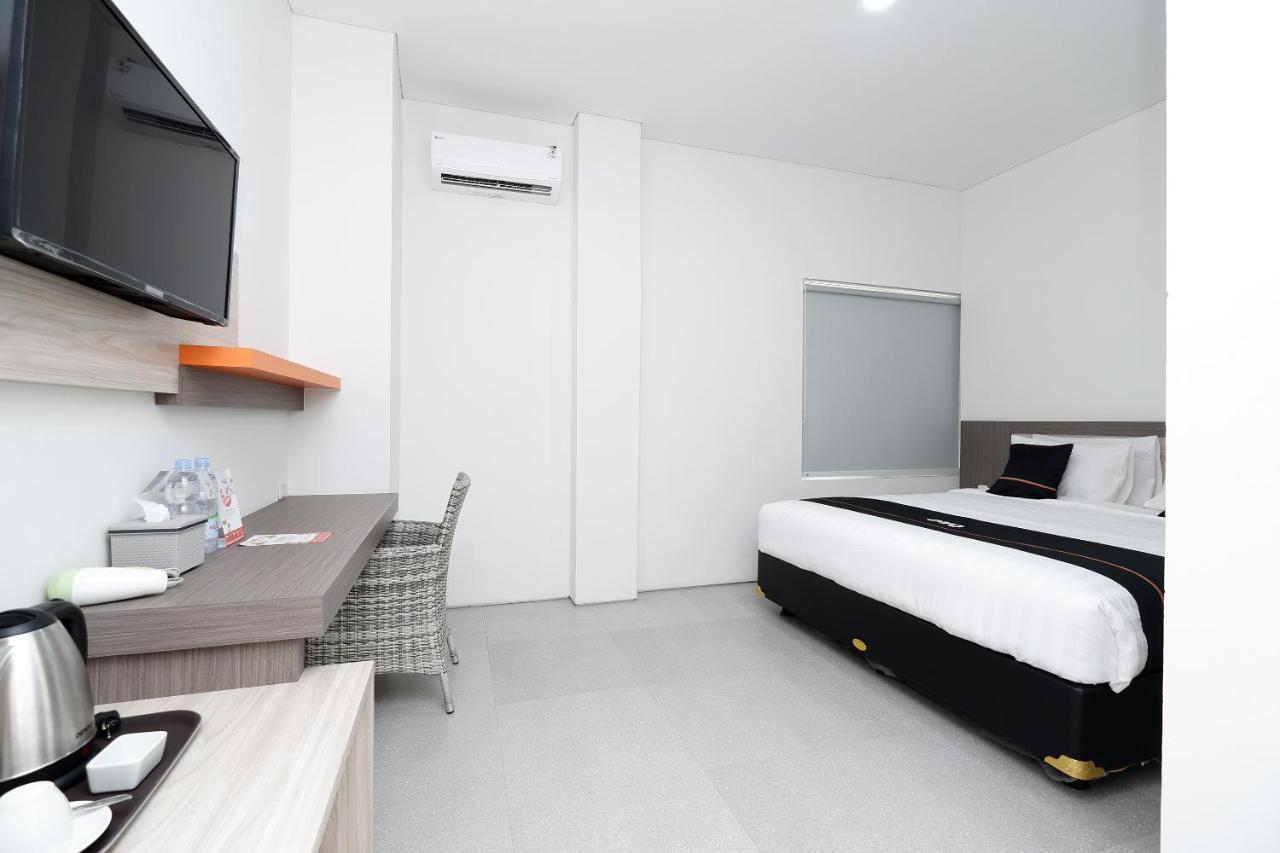 Oyo 2298 Jebres House Syariah Hotel Solo Eksteriør billede