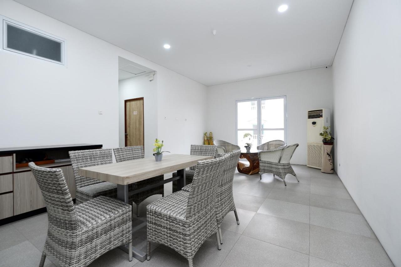 Oyo 2298 Jebres House Syariah Hotel Solo Eksteriør billede