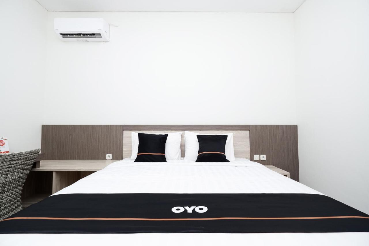 Oyo 2298 Jebres House Syariah Hotel Solo Eksteriør billede